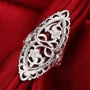 🥰Silver Plated Hollow Flower Ring